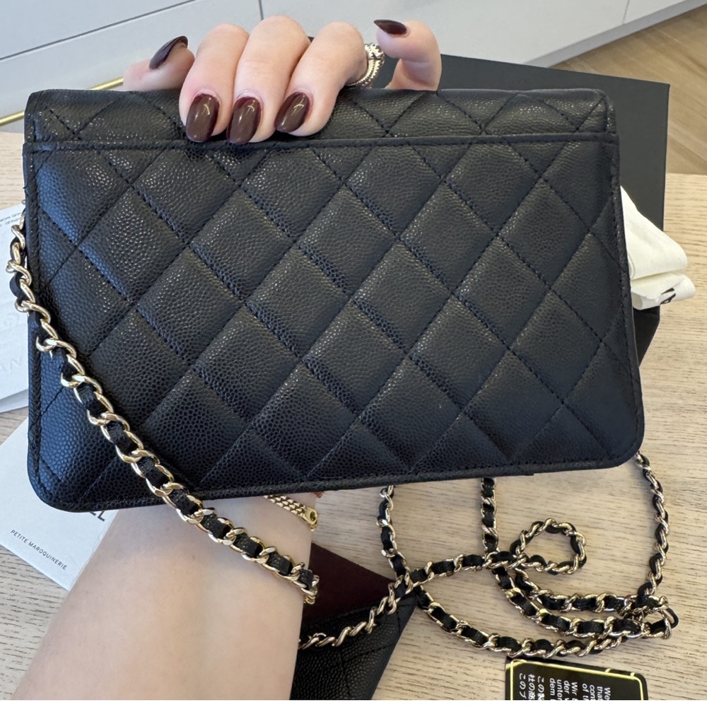 💎✨ BEAUTIFUL ✨💎 WOC CHANEL WITH PHONE CASE CROSSBODY QUILTED - Picture 6 of 17